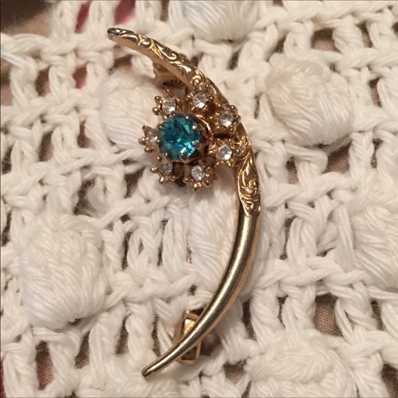 Jewelry - Antique Crescent Moon Shaped Gold Toned Pin